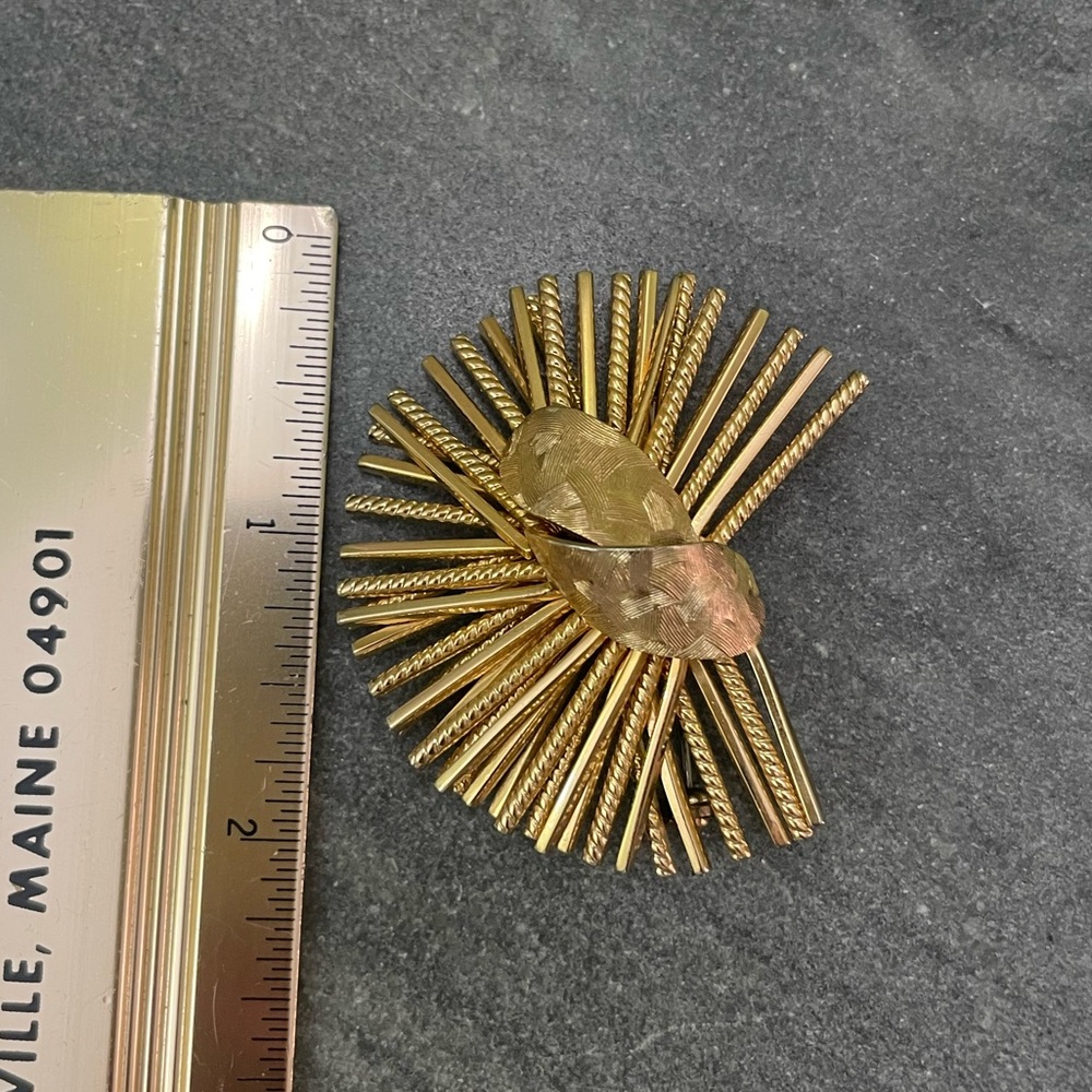 Vintage Christian Dior Grosse Radiant Gold Brooch - Picture 8 of 10